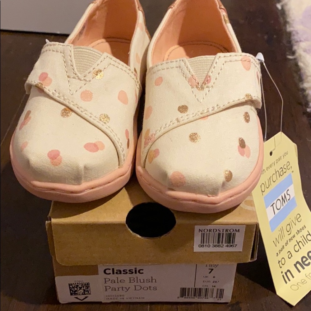 Brand new toddler TOMS classic size 7